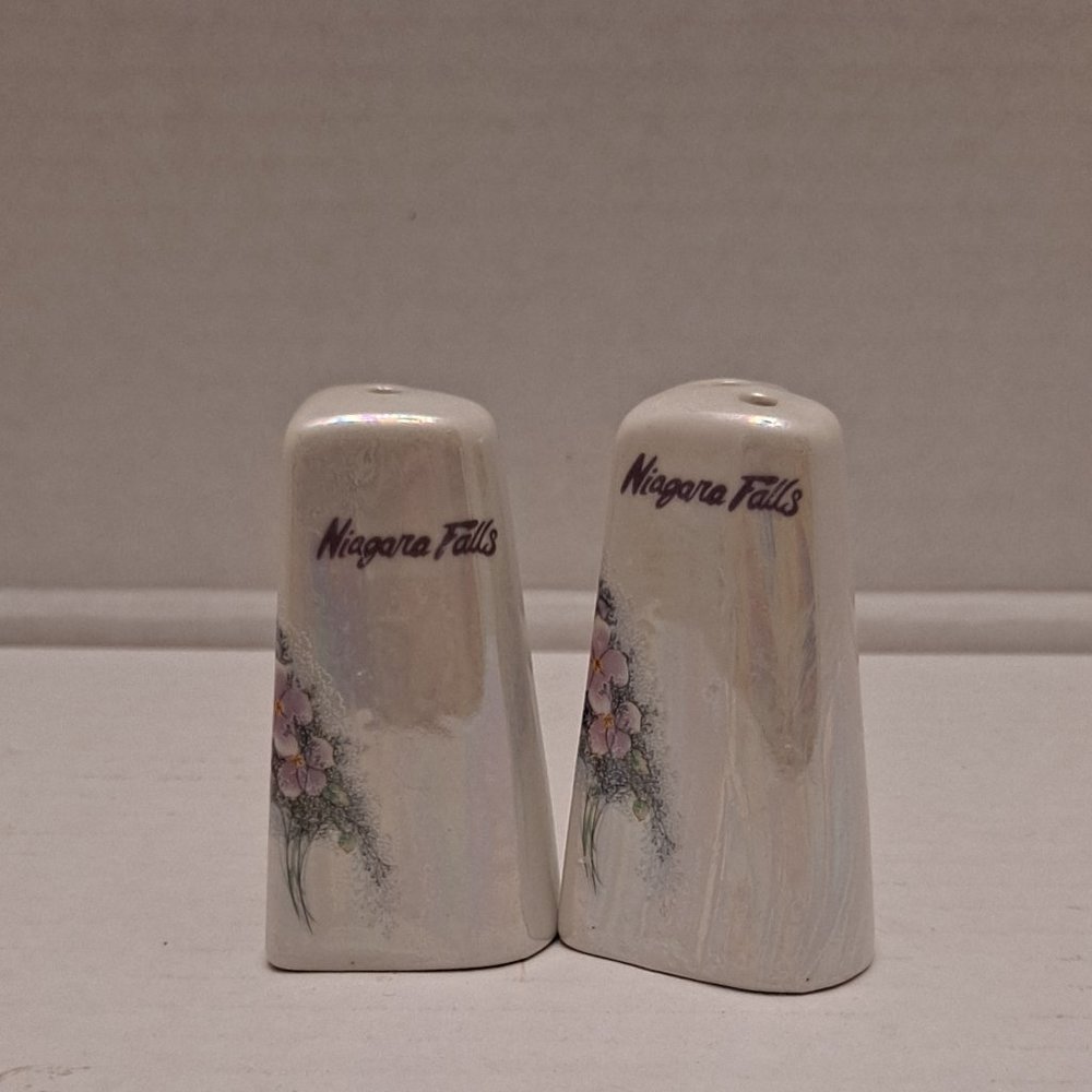 VINTAGE NIAGRA FALLS SALT AND PEPPER SHAKERS